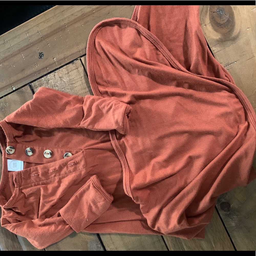 2 Lou Lou company NB gowns and hat